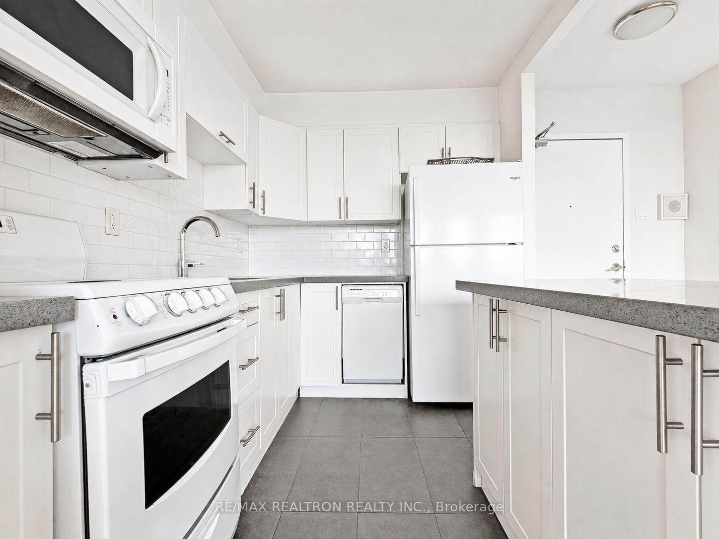 Photo 5 of Unit 1611, 666 Spadina Avenue, Toronto, University — HOMEH