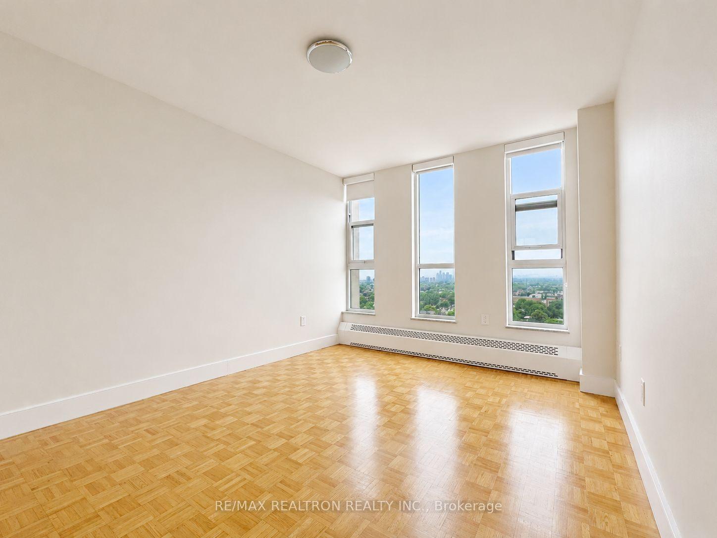 Photo 6 of Unit 1611, 666 Spadina Avenue, Toronto, University — HOMEH