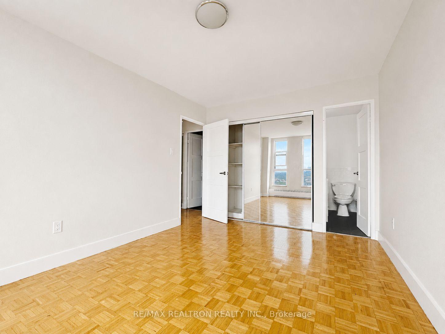 Photo 7 of Unit 1611, 666 Spadina Avenue, Toronto, University — HOMEH