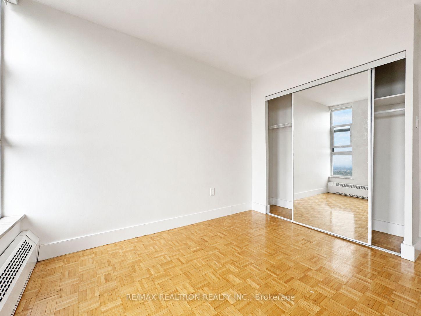 Photo 10 of Unit 1611, 666 Spadina Avenue, Toronto, University — HOMEH