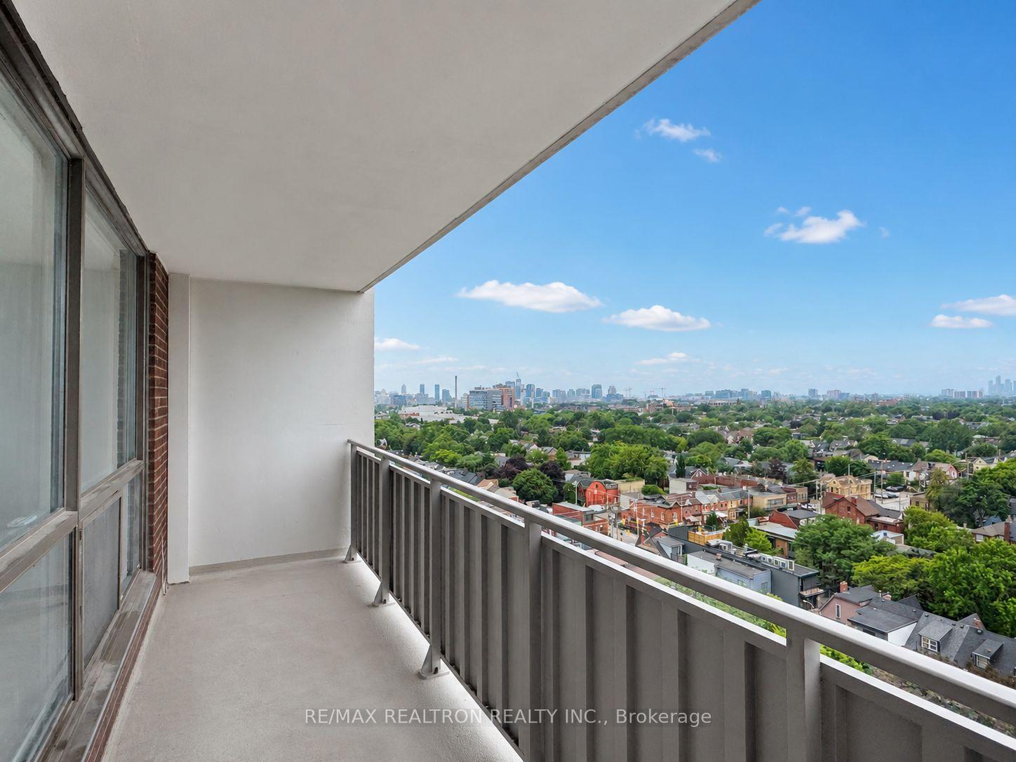 Photo 12 of Unit 1611, 666 Spadina Avenue, Toronto, University — HOMEH
