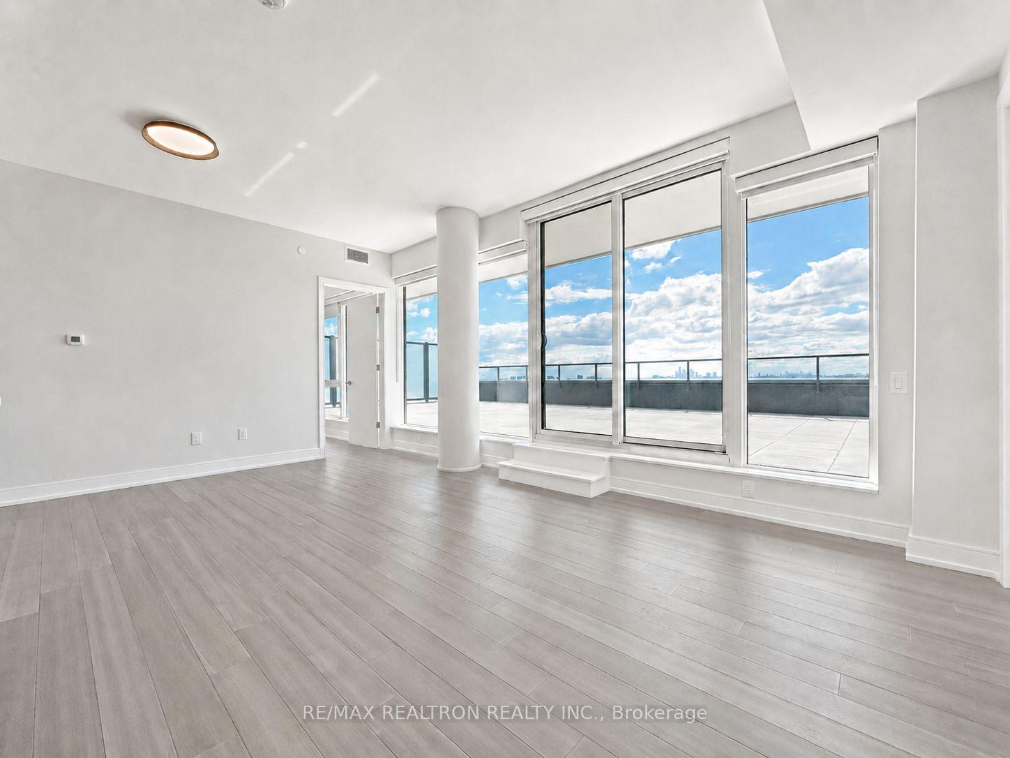 Photo 2 of Unit 1001, 664 Spadina Avenue, Toronto, University — HOMEH