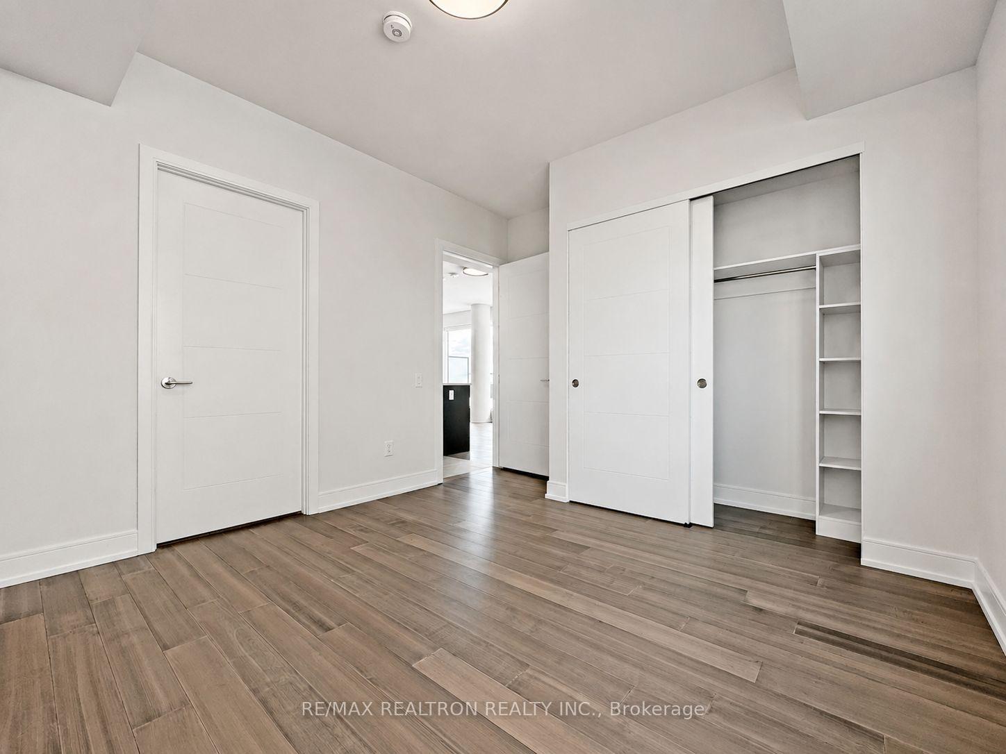 Photo 6 of Unit 1001, 664 Spadina Avenue, Toronto, University — HOMEH