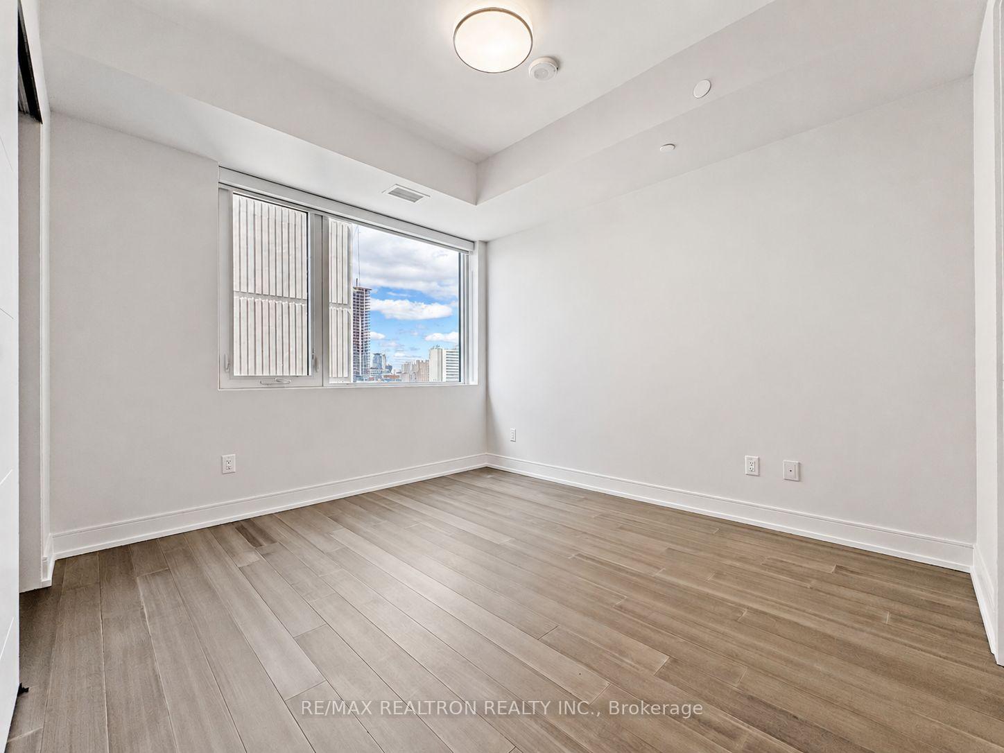 Photo 7 of Unit 1001, 664 Spadina Avenue, Toronto, University — HOMEH