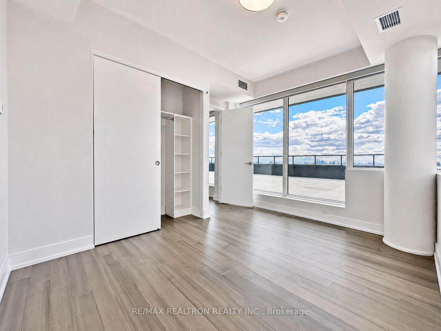 Photo 9 of Unit 1001, 664 Spadina Avenue, Toronto, University — HOMEH