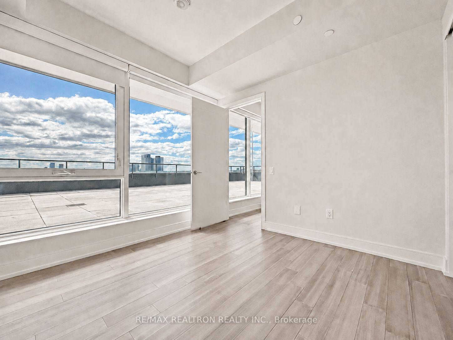 Photo 11 of Unit 1001, 664 Spadina Avenue, Toronto, University — HOMEH