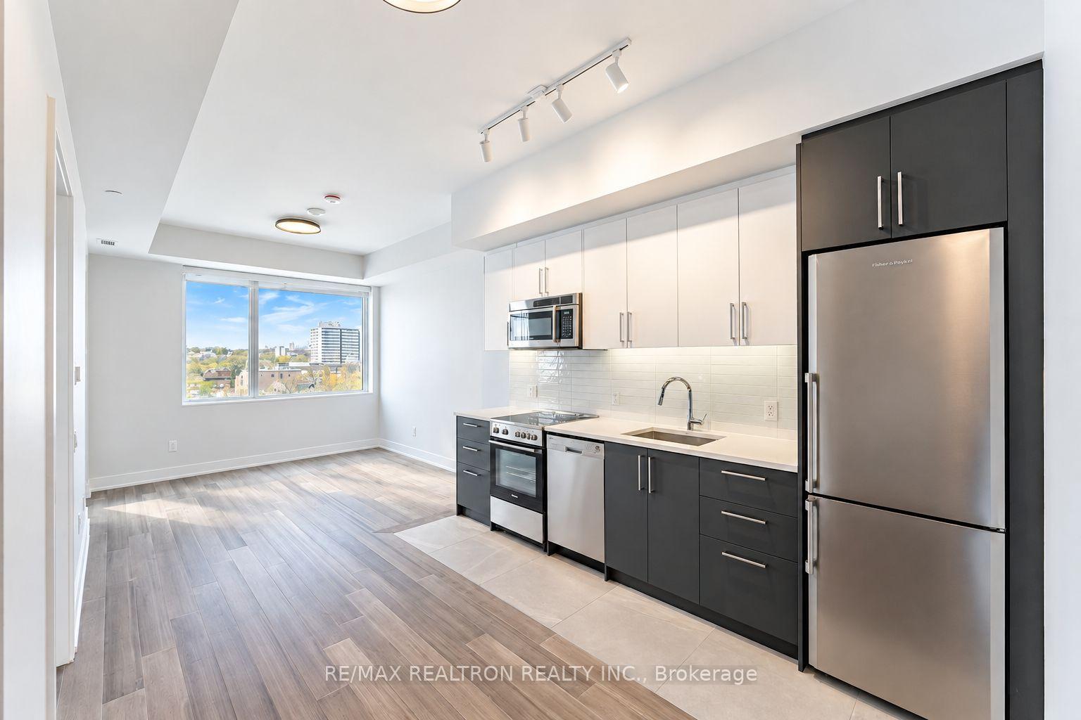 Photo 2 of Unit 904, 664 Spadina Avenue, Toronto, University — HOMEH