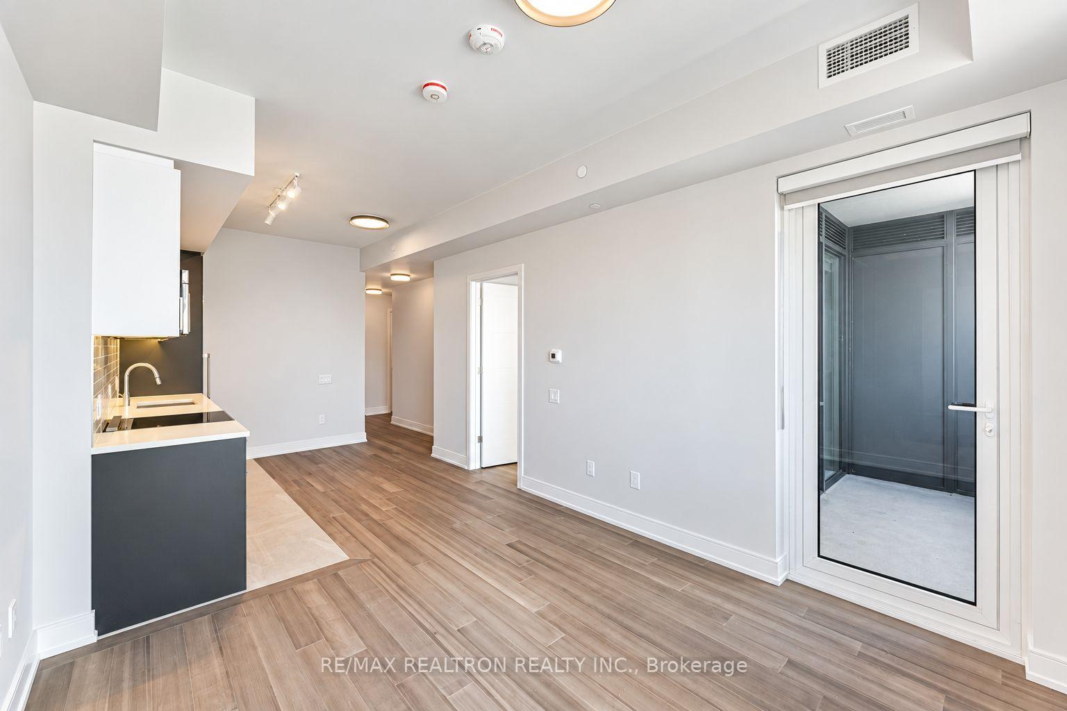 Photo 4 of Unit 904, 664 Spadina Avenue, Toronto, University — HOMEH