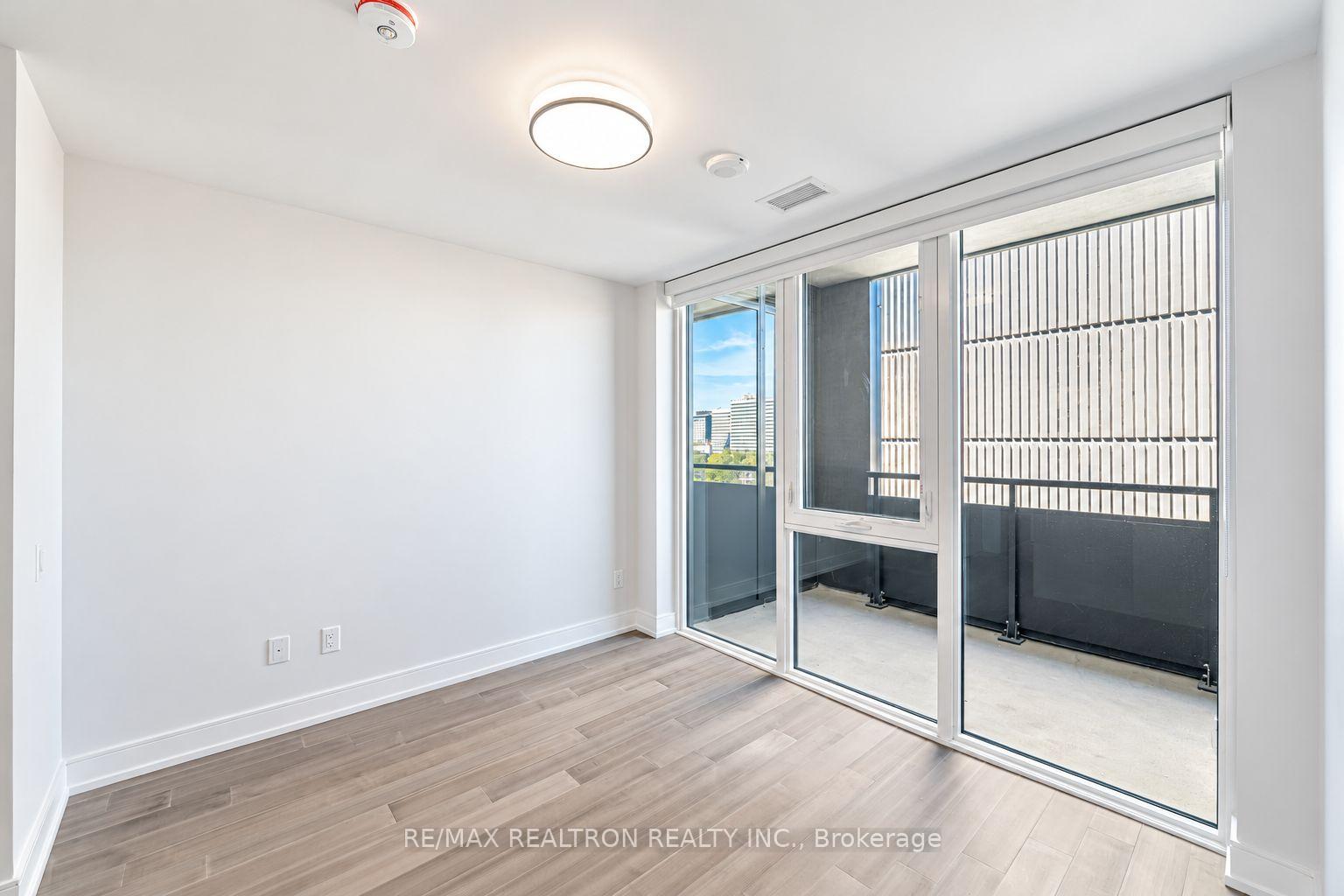Photo 6 of Unit 904, 664 Spadina Avenue, Toronto, University — HOMEH