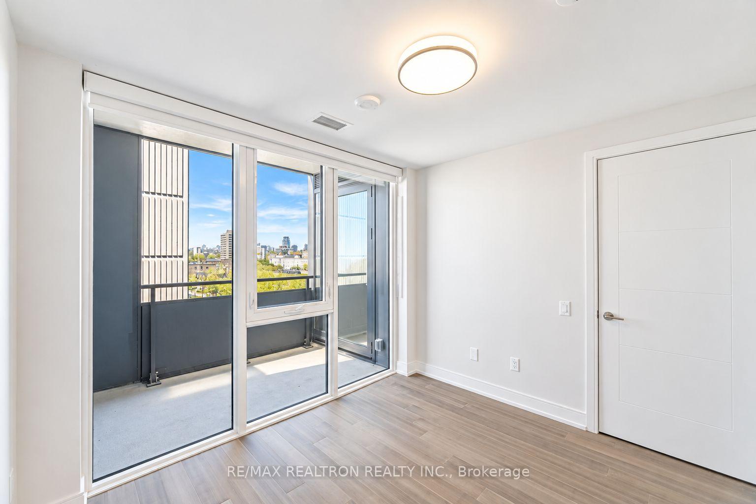 Photo 7 of Unit 904, 664 Spadina Avenue, Toronto, University — HOMEH