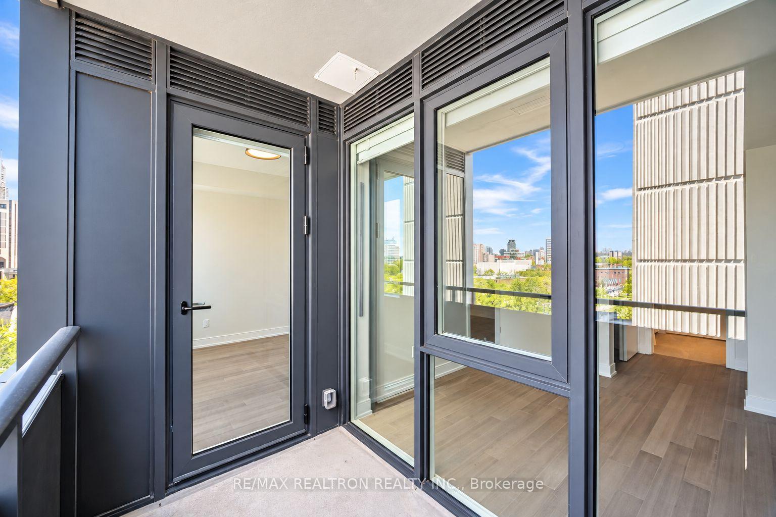 Photo 16 of Unit 904, 664 Spadina Avenue, Toronto, University — HOMEH