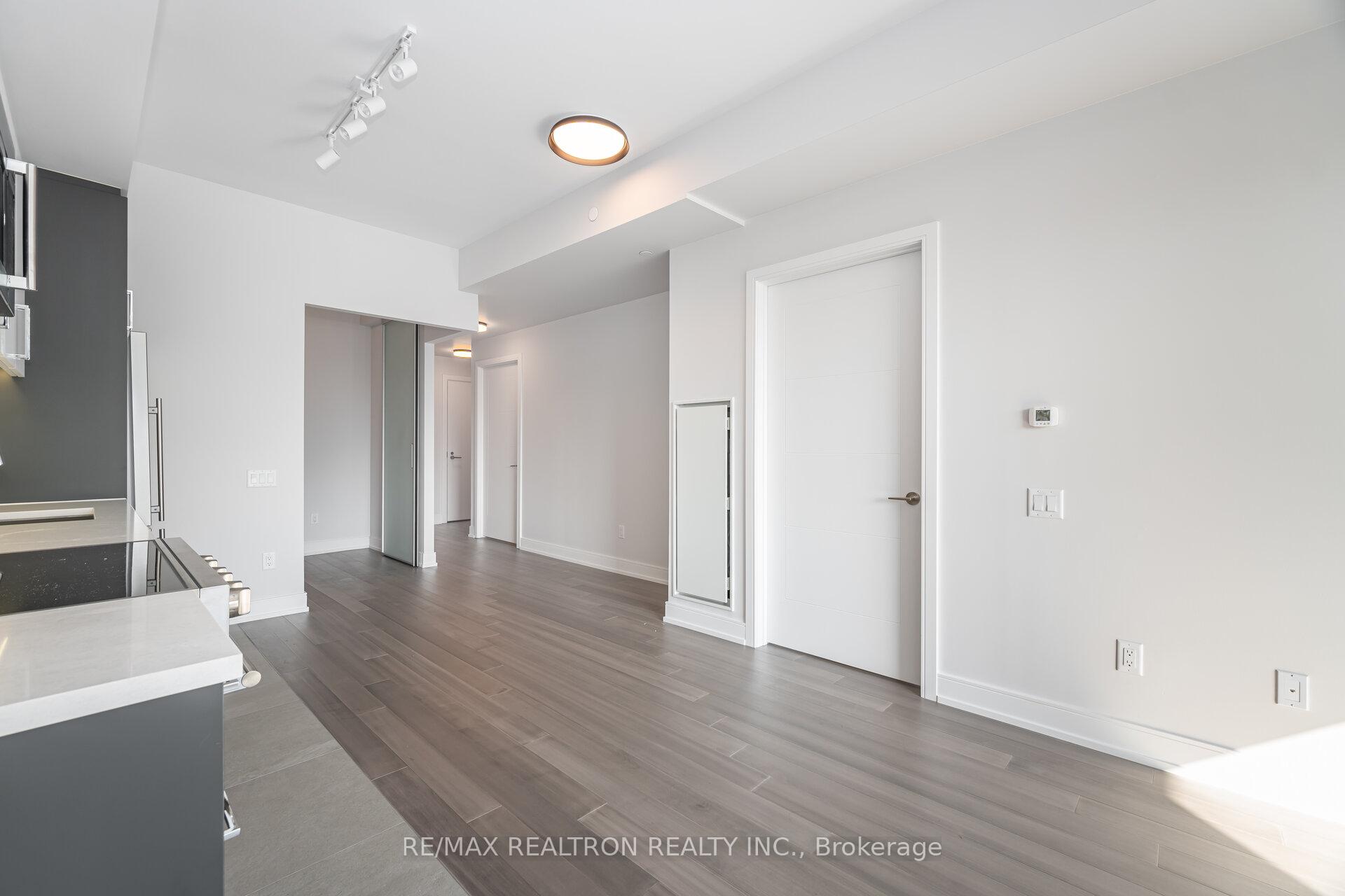 Photo 10 of Unit 704, 664 Spadina Avenue, Toronto, University — HOMEH