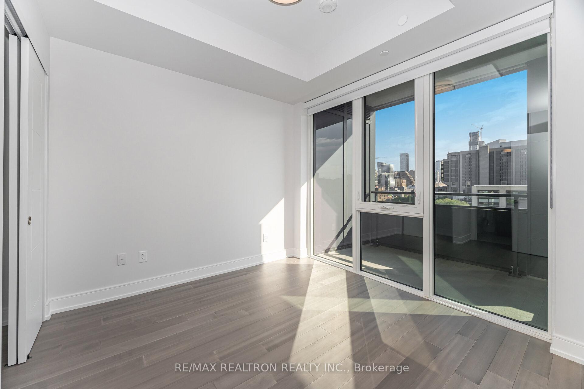 Photo 11 of Unit 704, 664 Spadina Avenue, Toronto, University — HOMEH