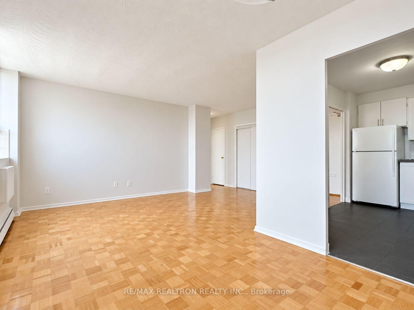 Photo 5 of Unit 701, 525 Eglinton Avenue E, Toronto, Mount Pleasant East — HOMEH