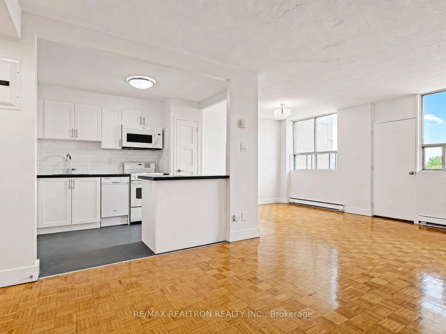 Photo 6 of Unit 701, 525 Eglinton Avenue E, Toronto, Mount Pleasant East — HOMEH