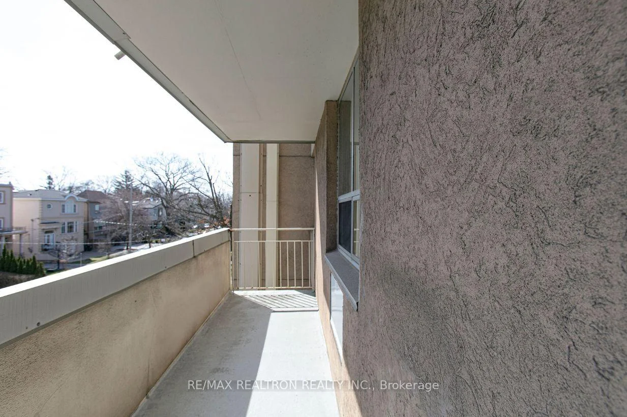 Photo 12 of Unit 701, 525 Eglinton Avenue E, Toronto, Mount Pleasant East — HOMEH