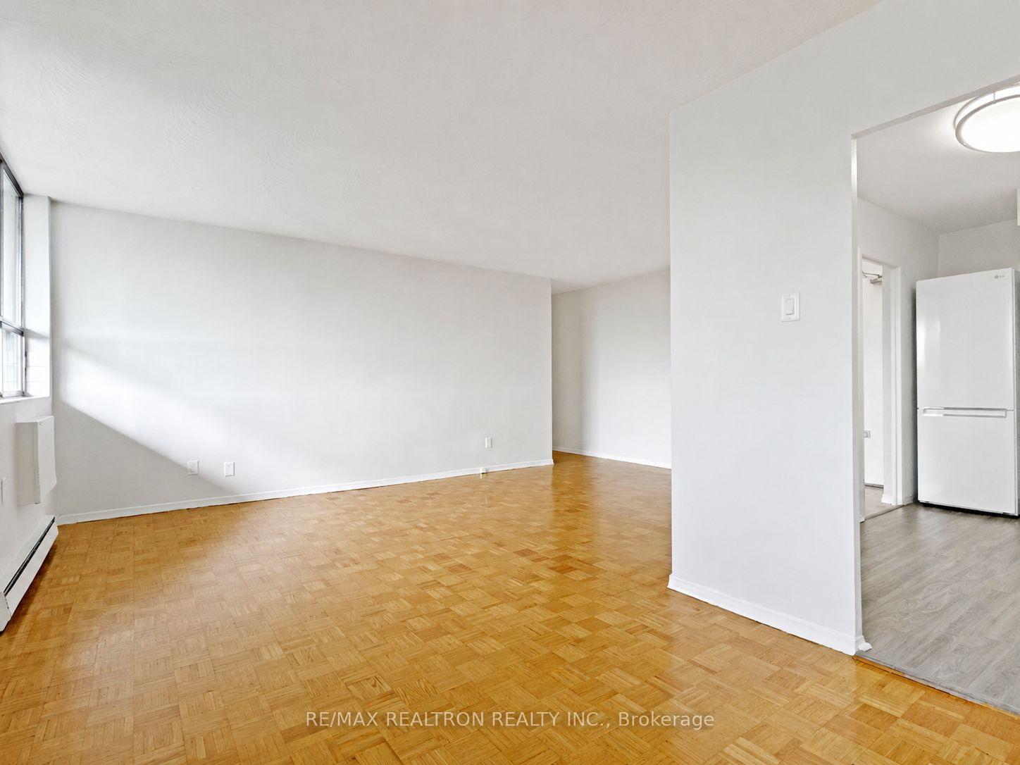 Photo 3 of Unit 804, 525 Eglinton Avenue E, Toronto, Mount Pleasant East — HOMEH