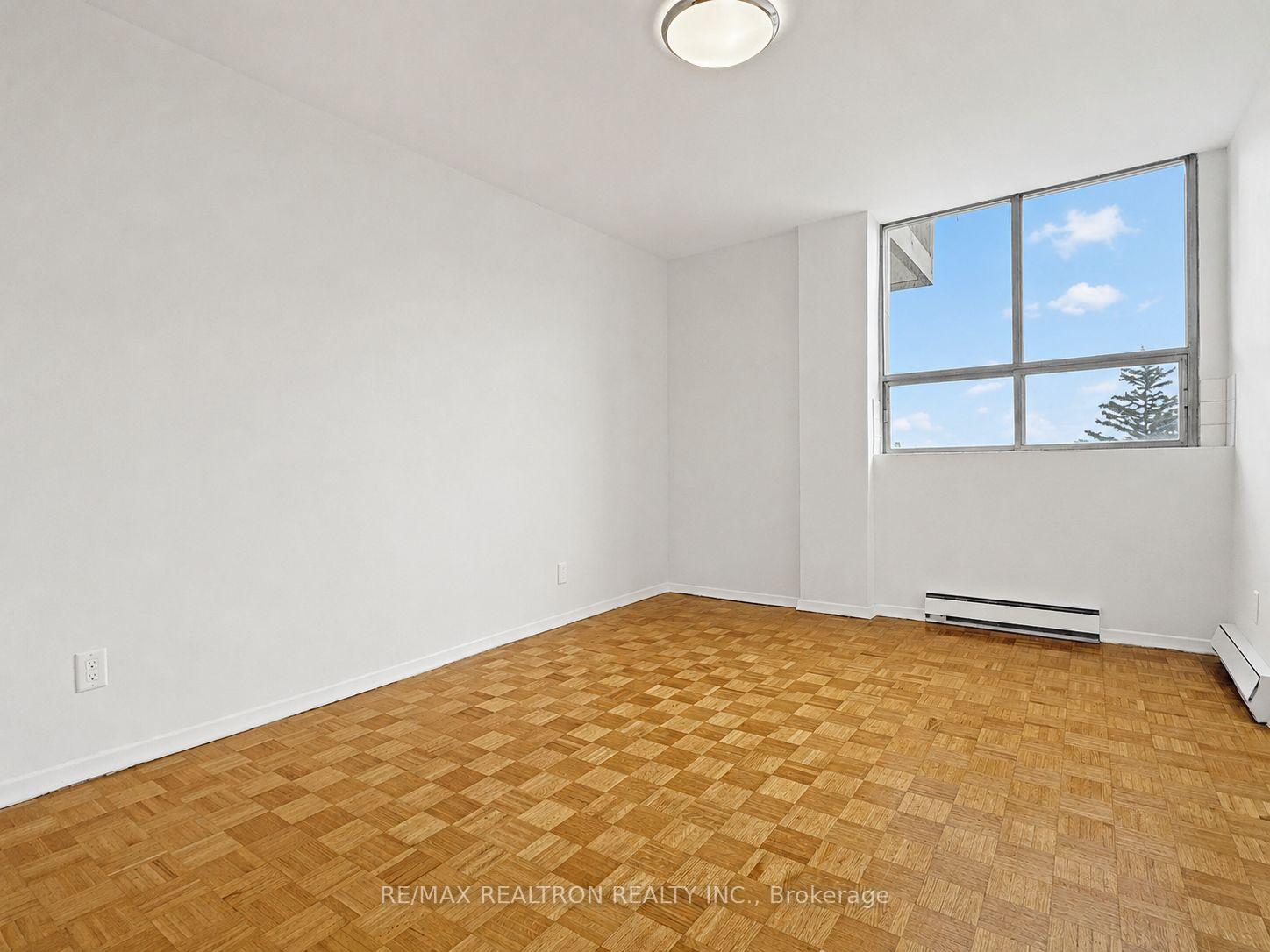 Photo 10 of Unit 804, 525 Eglinton Avenue E, Toronto, Mount Pleasant East — HOMEH