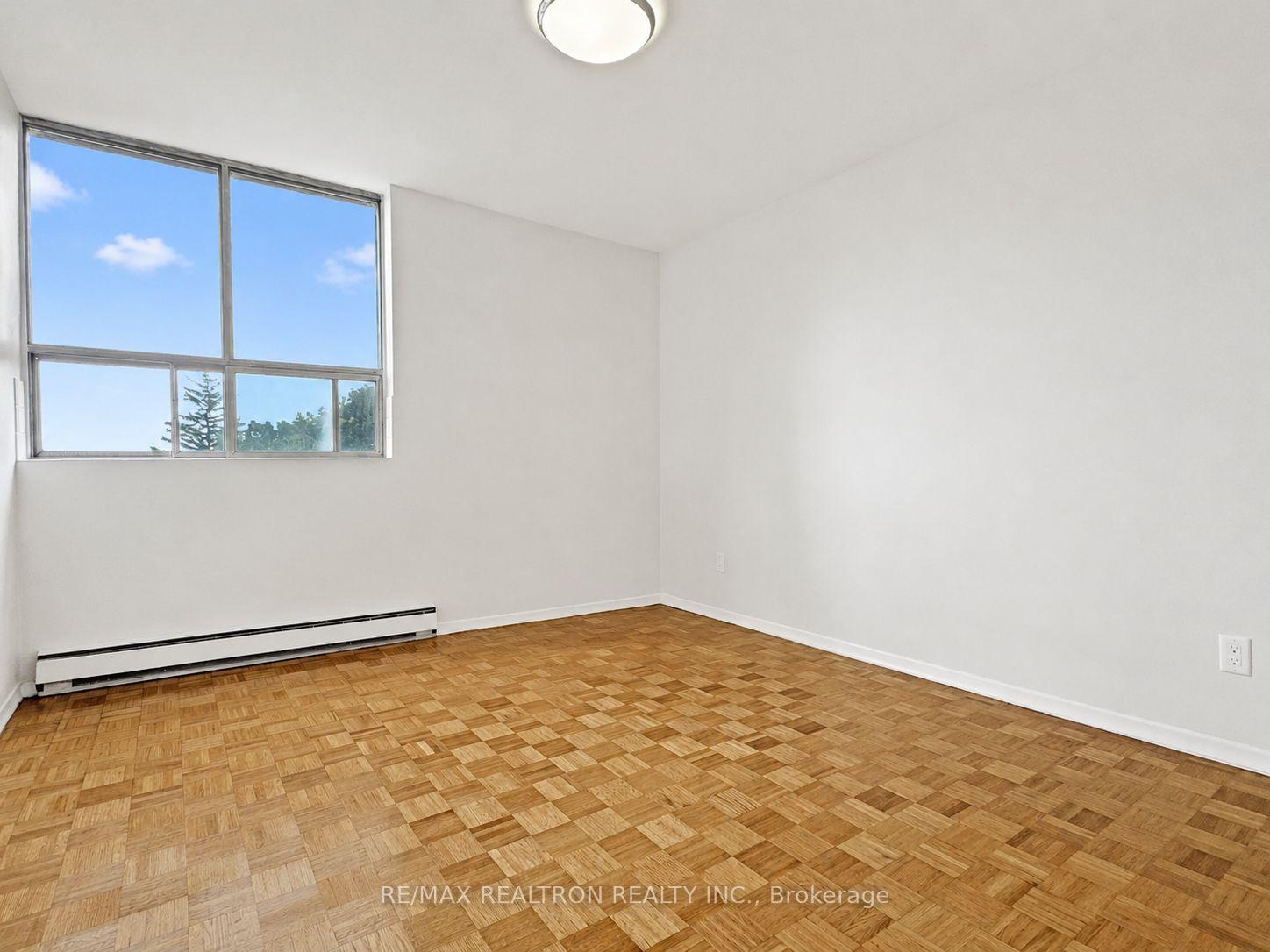 Photo 12 of Unit 804, 525 Eglinton Avenue E, Toronto, Mount Pleasant East — HOMEH