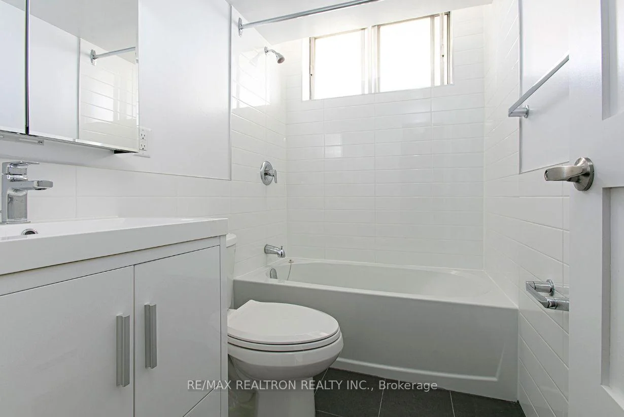 Photo 6 of Unit 804, 525 Eglinton Avenue E, Toronto, Mount Pleasant East — HOMEH
