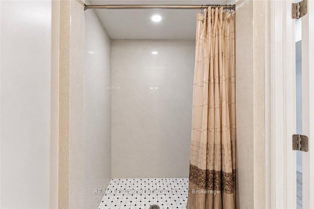 Photo 34 of 33 Bellingham Drive, Hamilton, Lawfield — HOMEH
