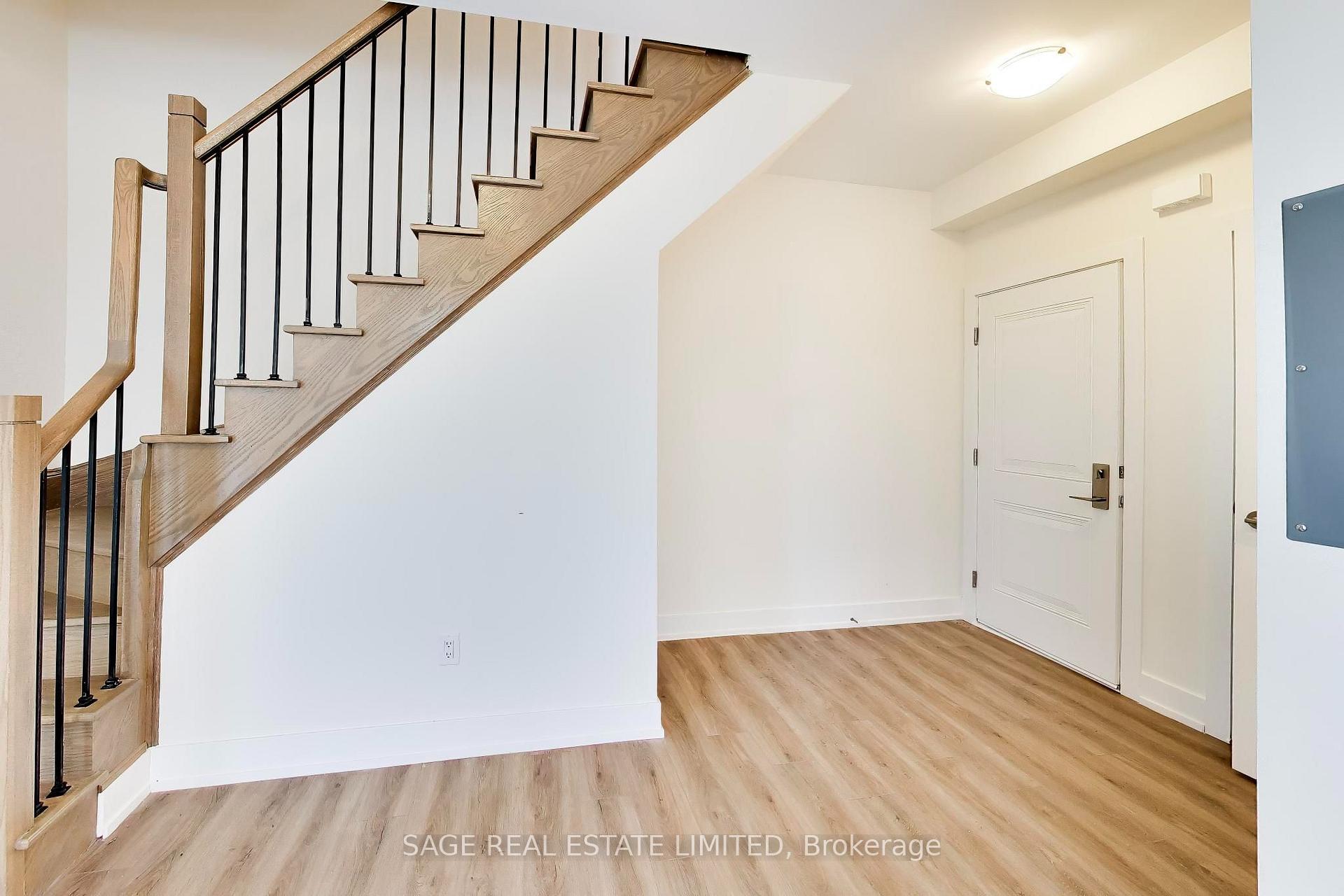 Photo 5 of Unit 7, 6 Sayers Lane, Richmond Hill, Oak Ridges — HOMEH