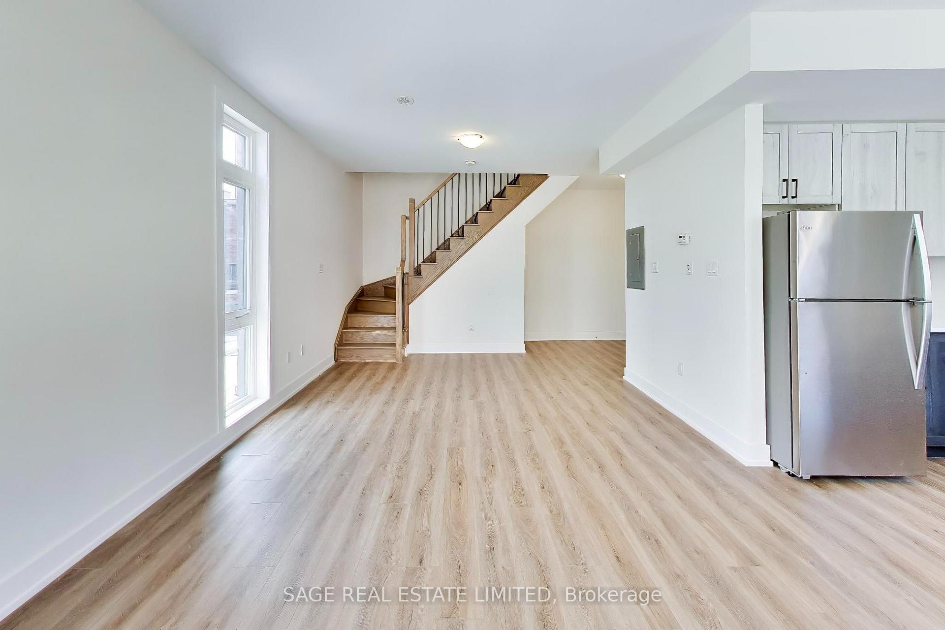 Photo 7 of Unit 7, 6 Sayers Lane, Richmond Hill, Oak Ridges — HOMEH