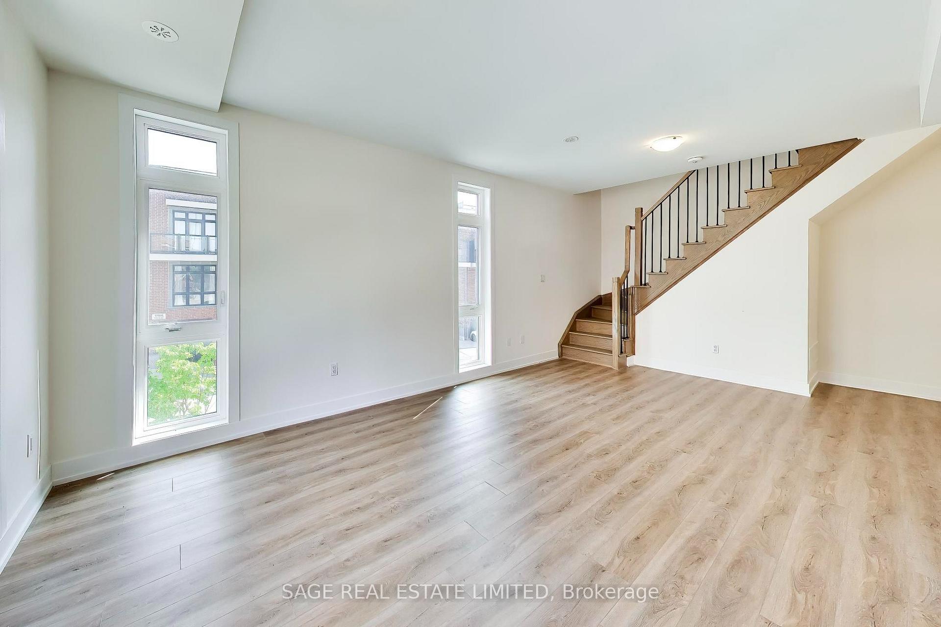Photo 8 of Unit 7, 6 Sayers Lane, Richmond Hill, Oak Ridges — HOMEH