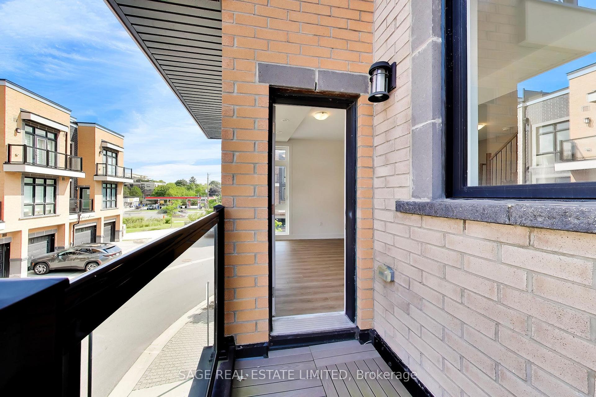Photo 13 of Unit 7, 6 Sayers Lane, Richmond Hill, Oak Ridges — HOMEH