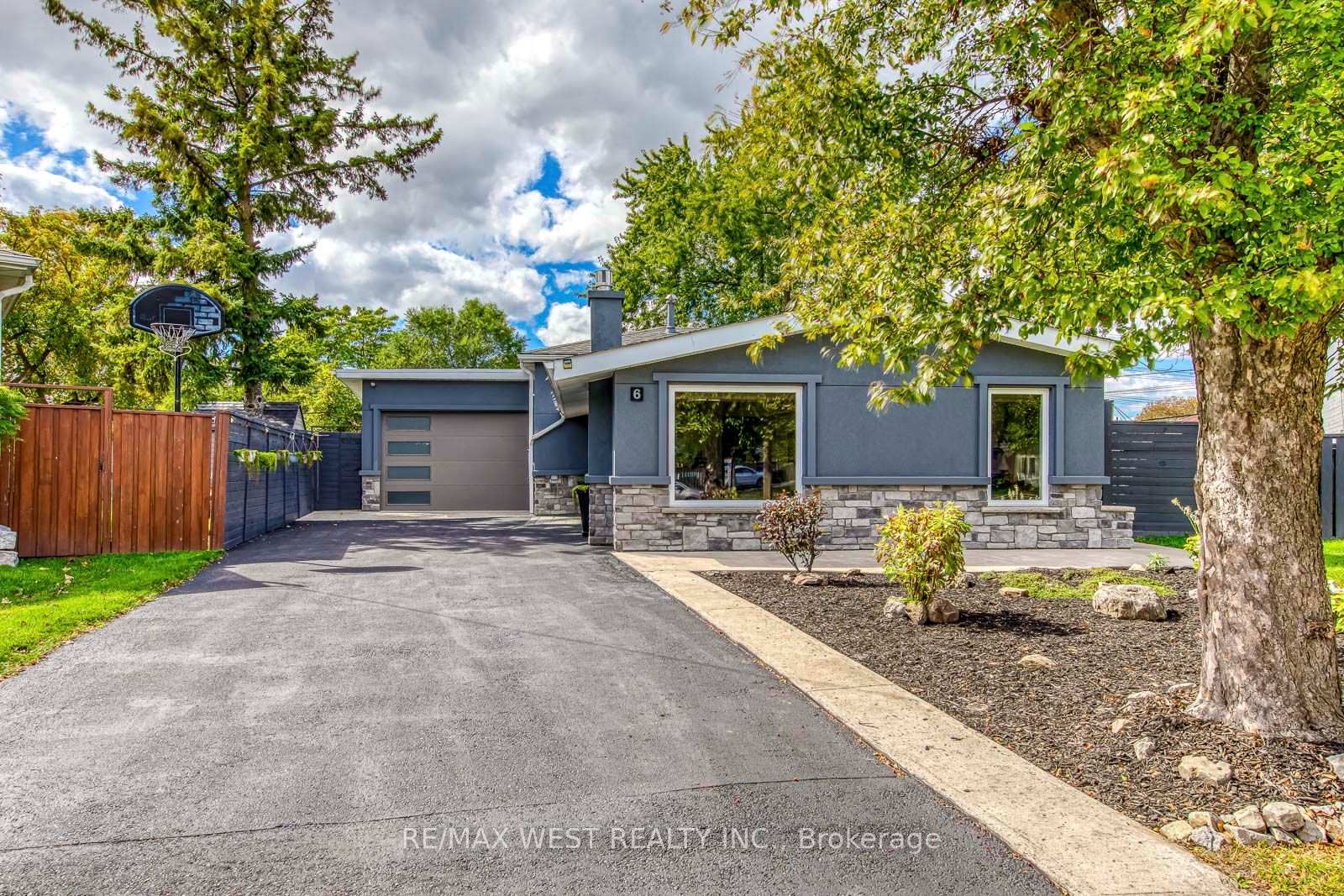 Photo 2 of 6 Millview Court, Etobicoke, West Humber-Clairville — HOMEH