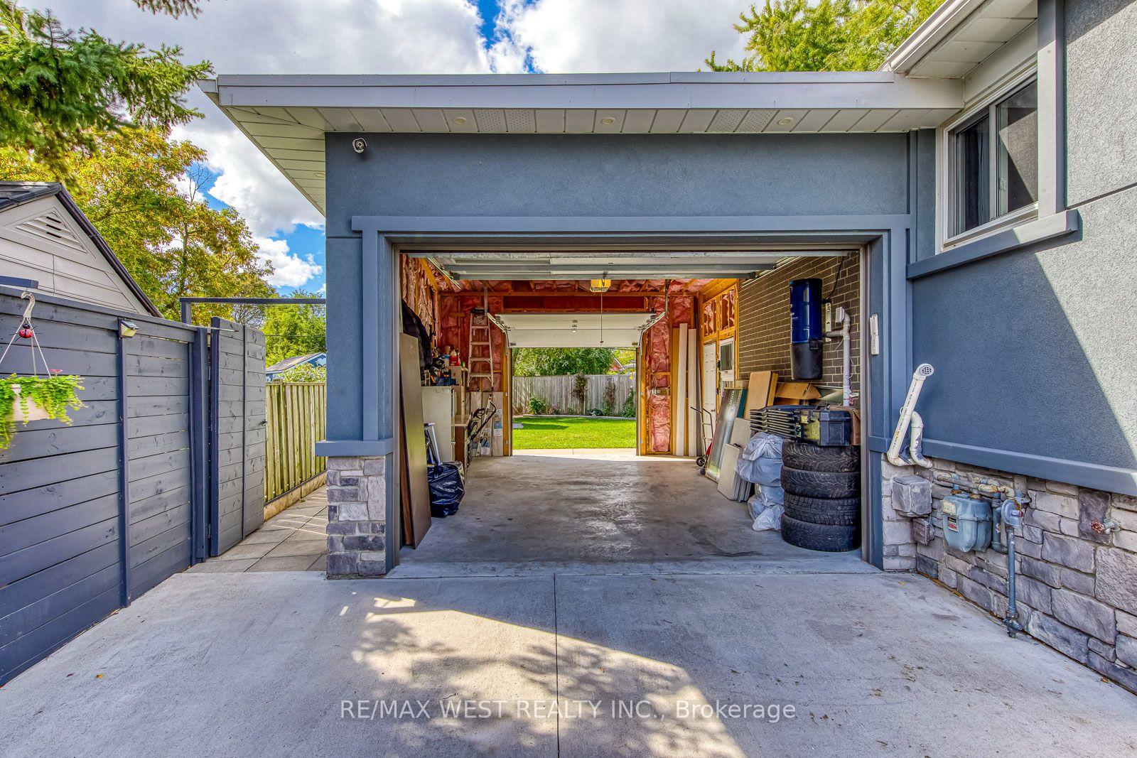 Photo 5 of 6 Millview Court, Etobicoke, West Humber-Clairville — HOMEH