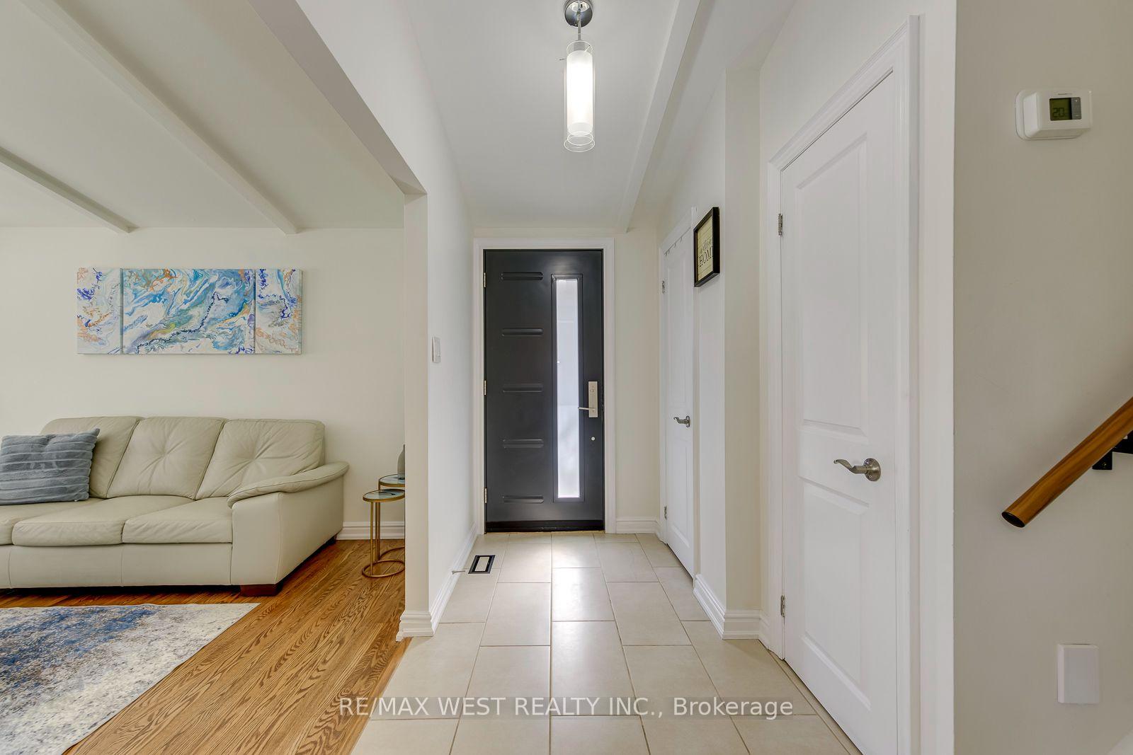 Photo 7 of 6 Millview Court, Etobicoke, West Humber-Clairville — HOMEH