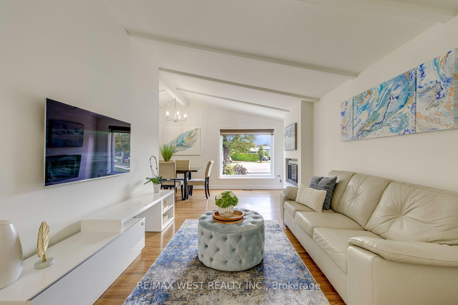 Photo 9 of 6 Millview Court, Etobicoke, West Humber-Clairville — HOMEH