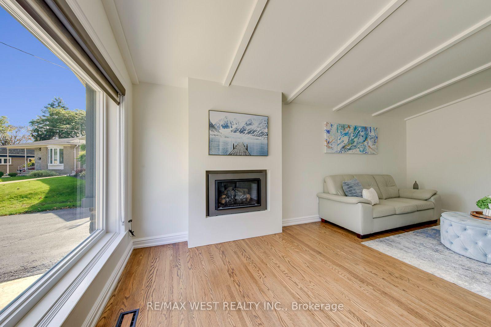 Photo 11 of 6 Millview Court, Etobicoke, West Humber-Clairville — HOMEH