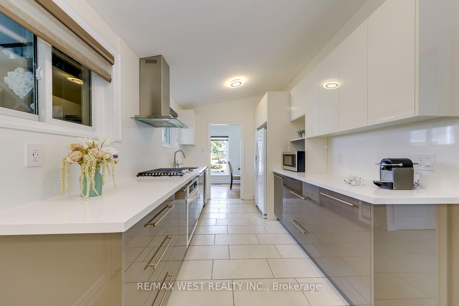 Photo 17 of 6 Millview Court, Etobicoke, West Humber-Clairville — HOMEH