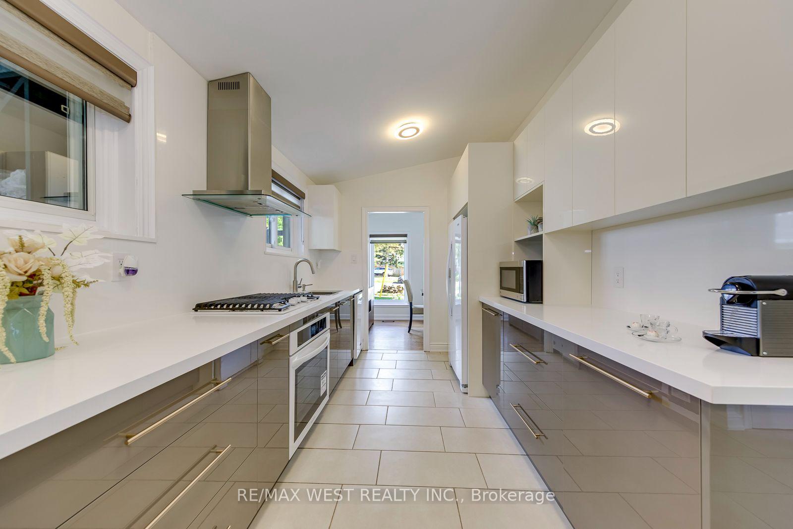 Photo 18 of 6 Millview Court, Etobicoke, West Humber-Clairville — HOMEH