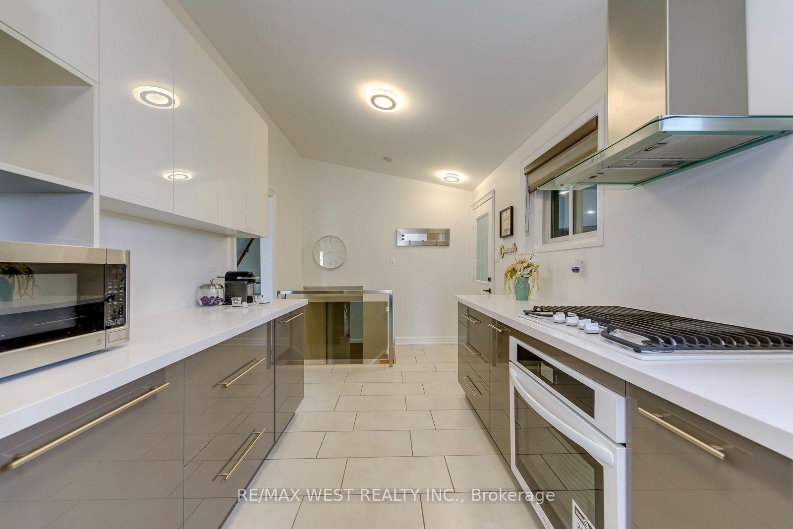 Photo 21 of 6 Millview Court, Etobicoke, West Humber-Clairville — HOMEH