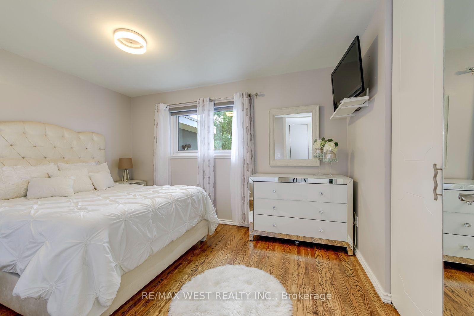 Photo 30 of 6 Millview Court, Etobicoke, West Humber-Clairville — HOMEH