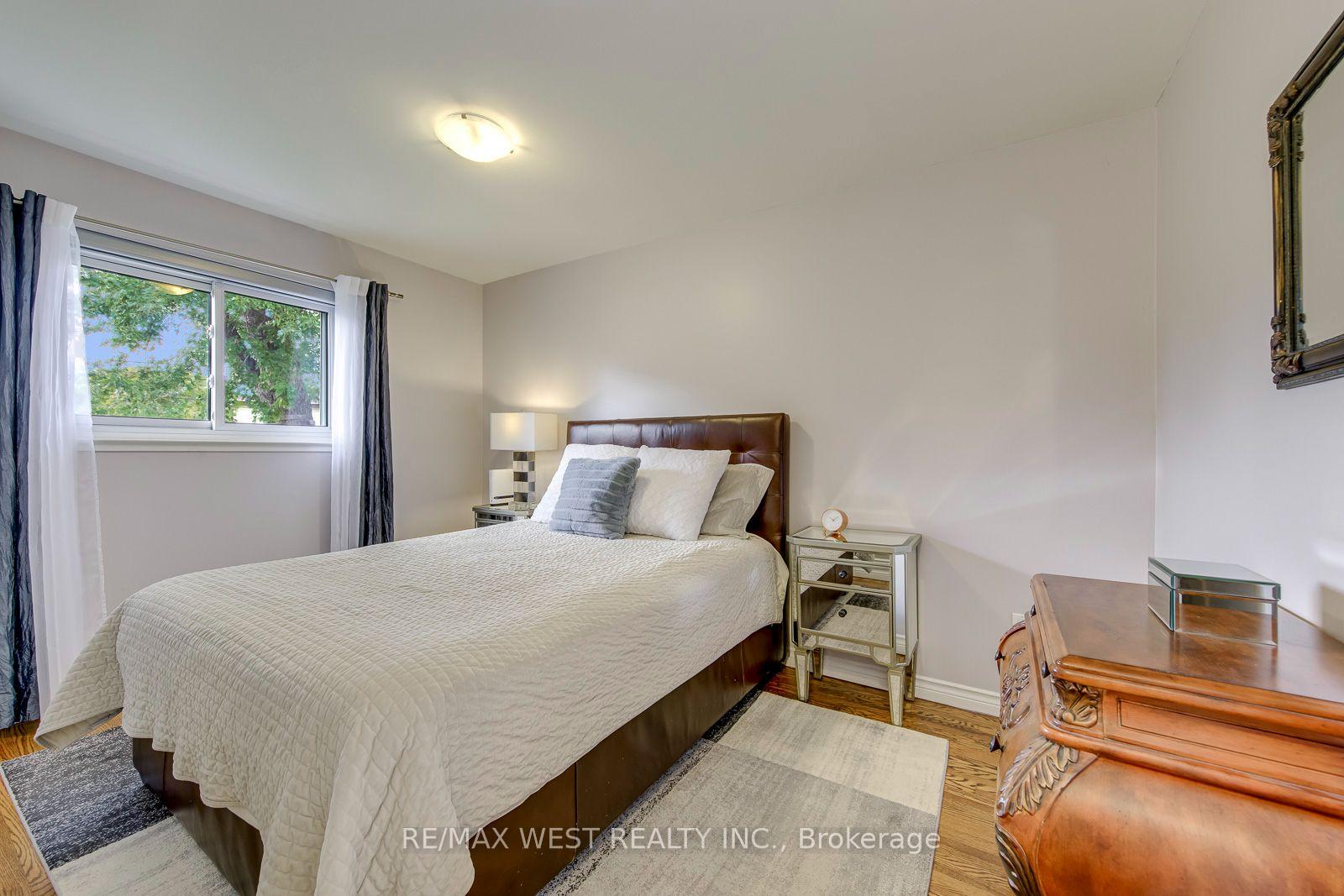 Photo 32 of 6 Millview Court, Etobicoke, West Humber-Clairville — HOMEH
