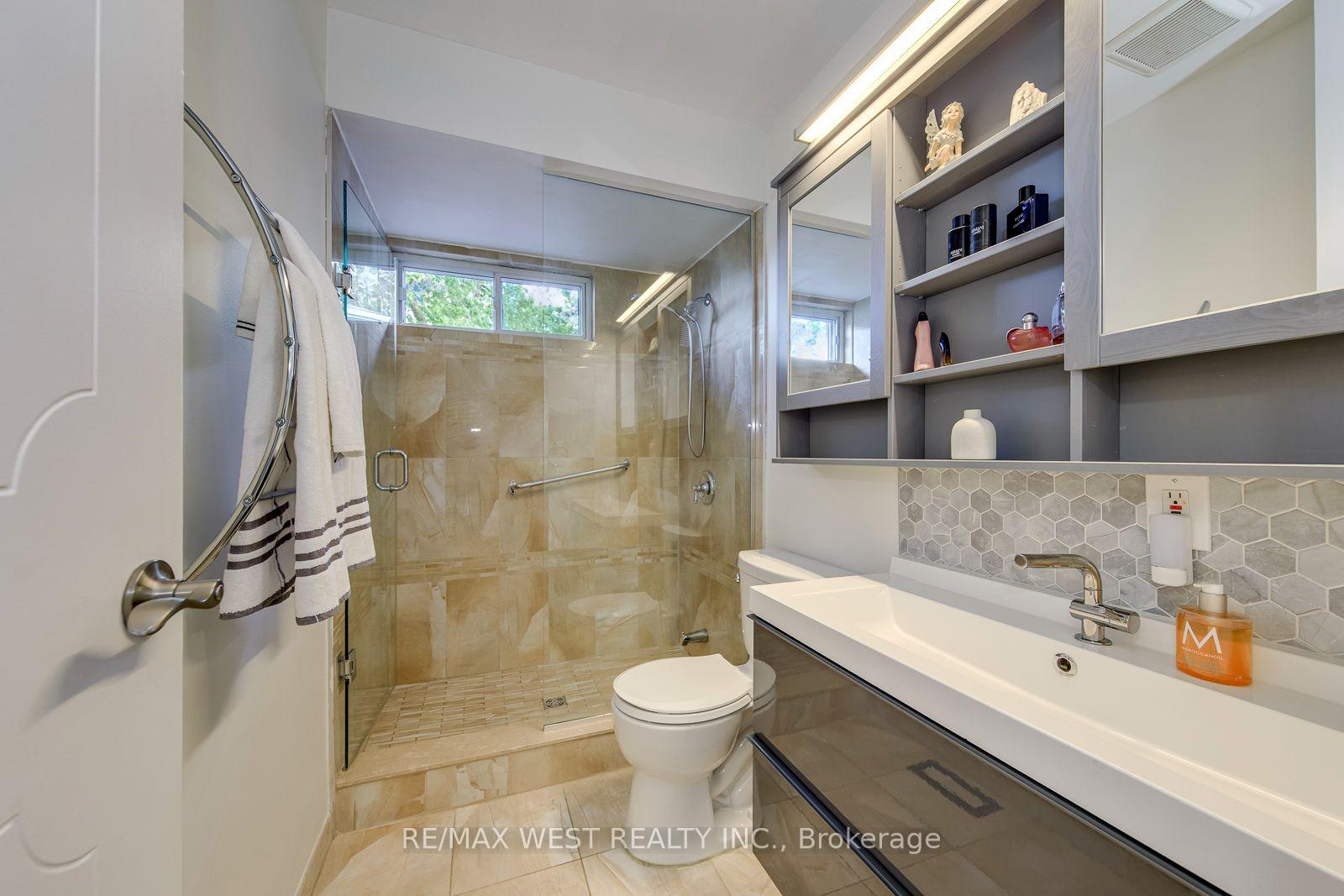 Photo 36 of 6 Millview Court, Etobicoke, West Humber-Clairville — HOMEH