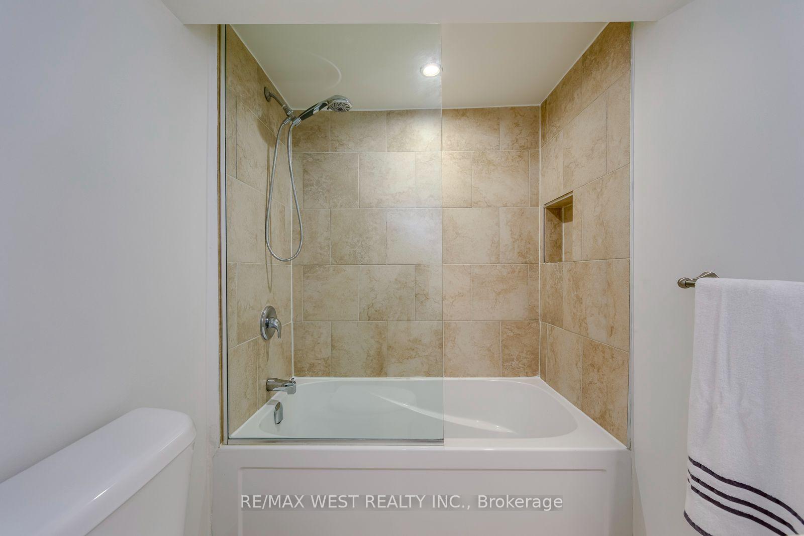 Photo 43 of 6 Millview Court, Etobicoke, West Humber-Clairville — HOMEH
