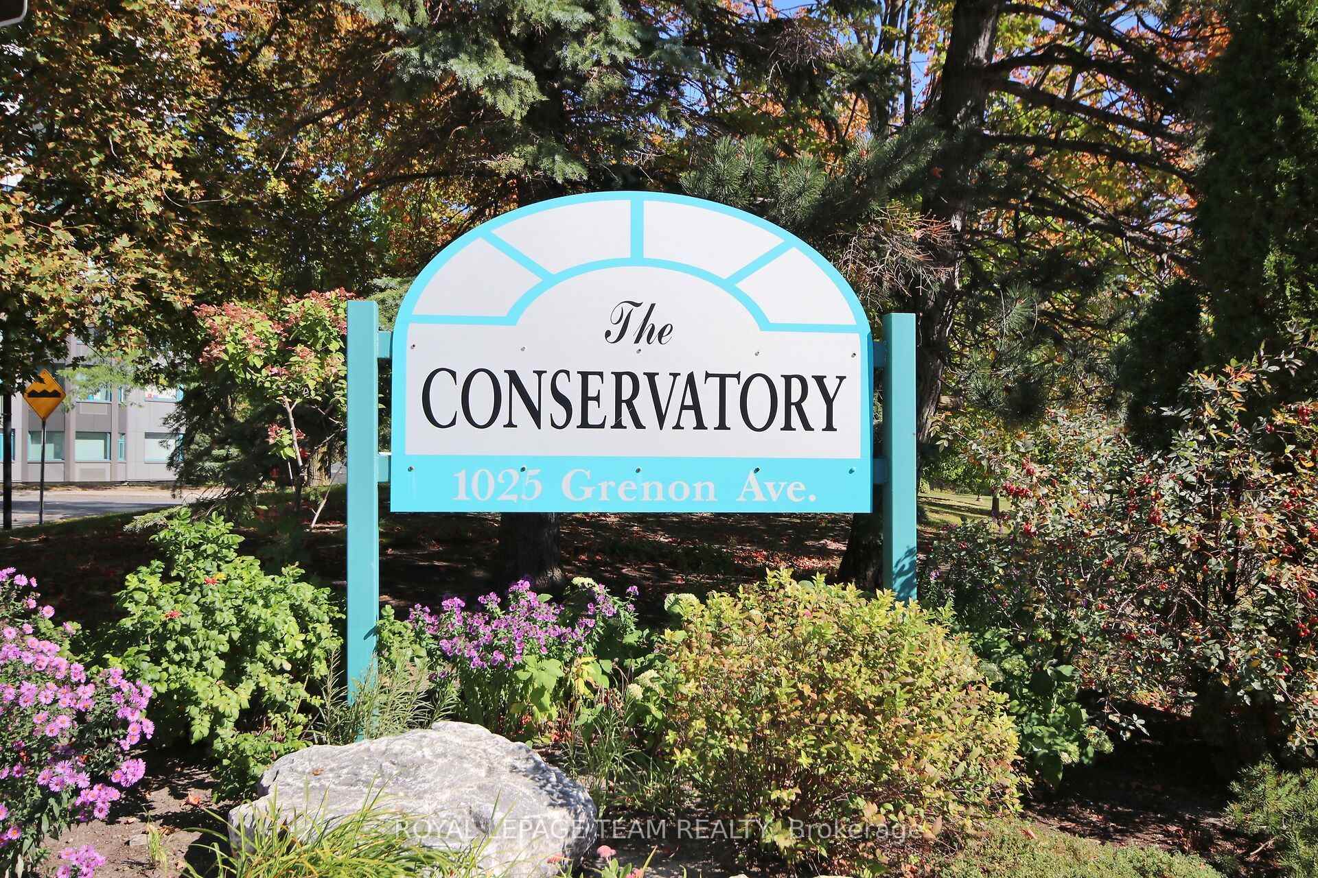 Photo 2 of Unit 404, 1025 Grenon Avenue, Ottawa, Fairfield Heights — HOMEH