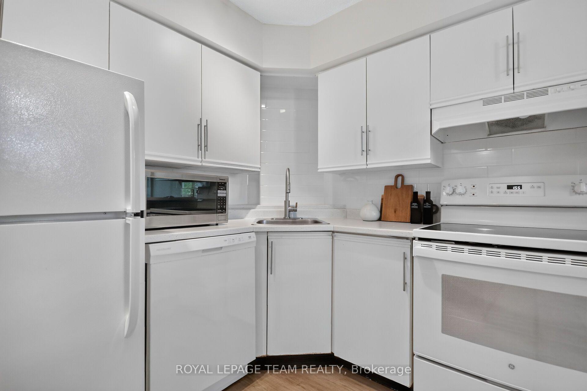 Photo 10 of Unit 404, 1025 Grenon Avenue, Ottawa, Fairfield Heights — HOMEH