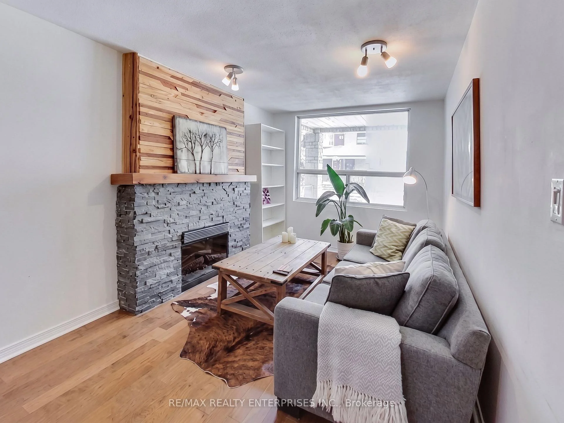 Photo 4 of 39 Pendrith Street, Toronto, Dovercourt-Wallace Emerson-Junction — HOMEH
