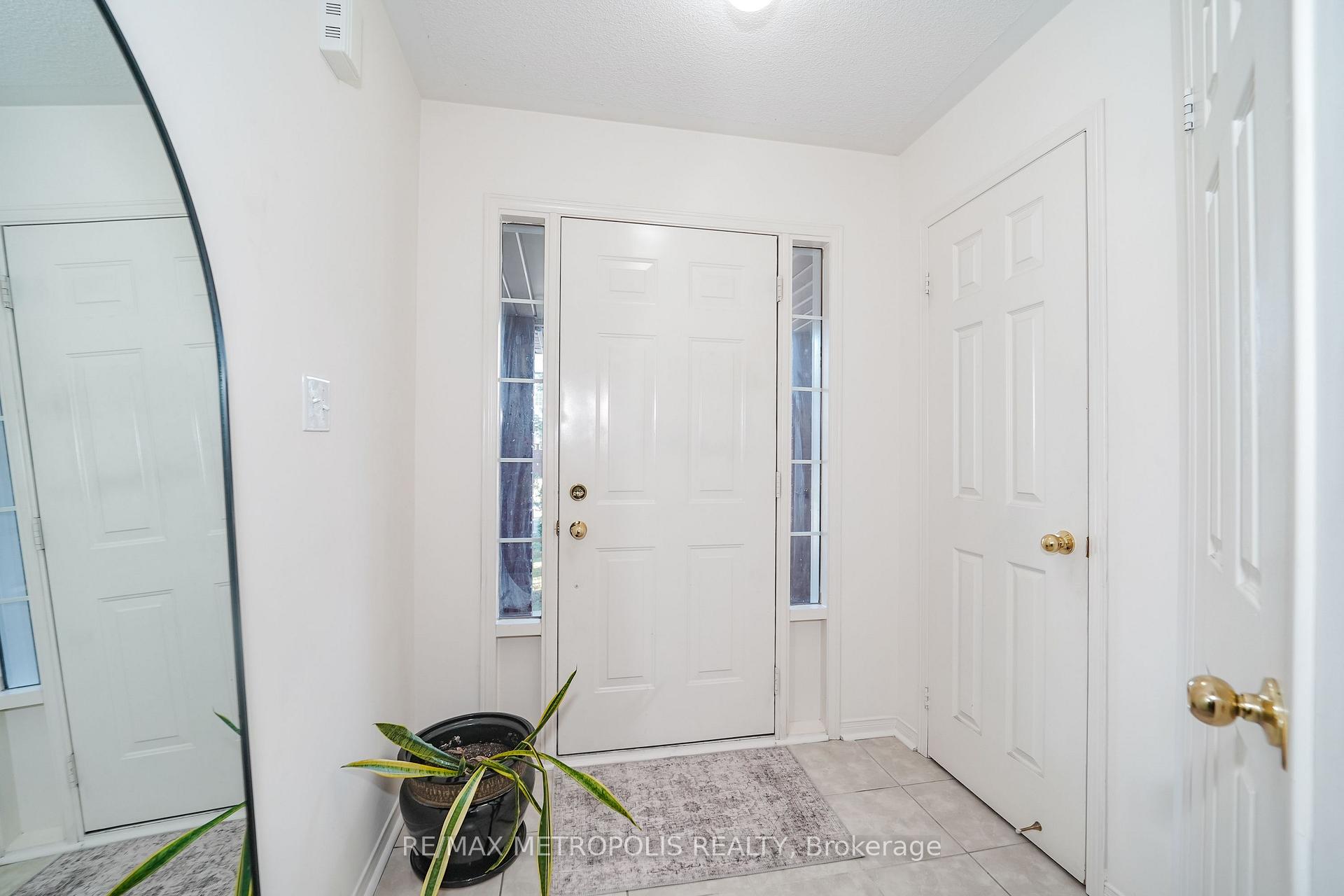 Photo 3 of 152 Angier Crescent, Ajax, South East — HOMEH