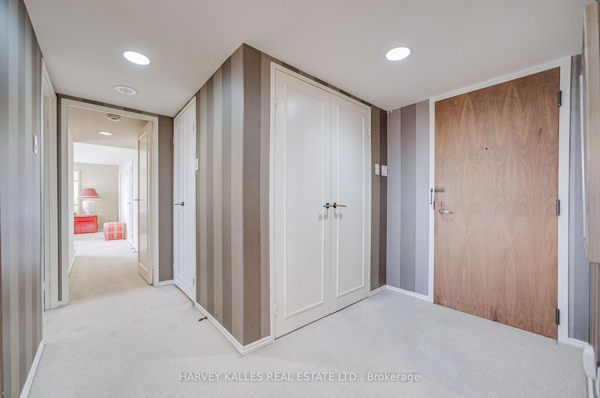 Photo 10 of Unit 1605, 63 St. Clair Avenue W, Toronto, Yonge-St. Clair — HOMEH