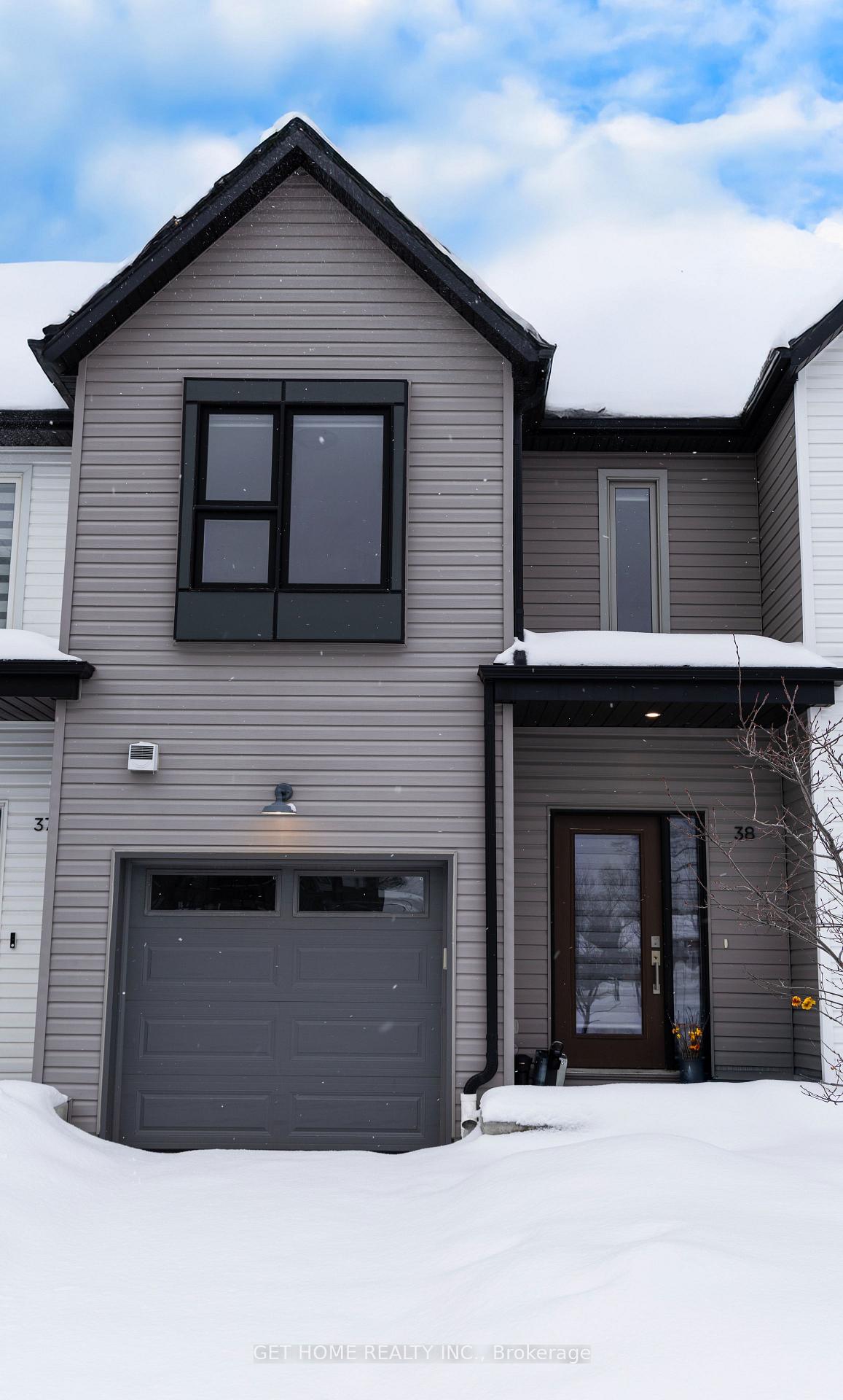 Photo 2 of Unit 38, 110 Fergus Avenue, Kitchener, Stanley Park — HOMEH