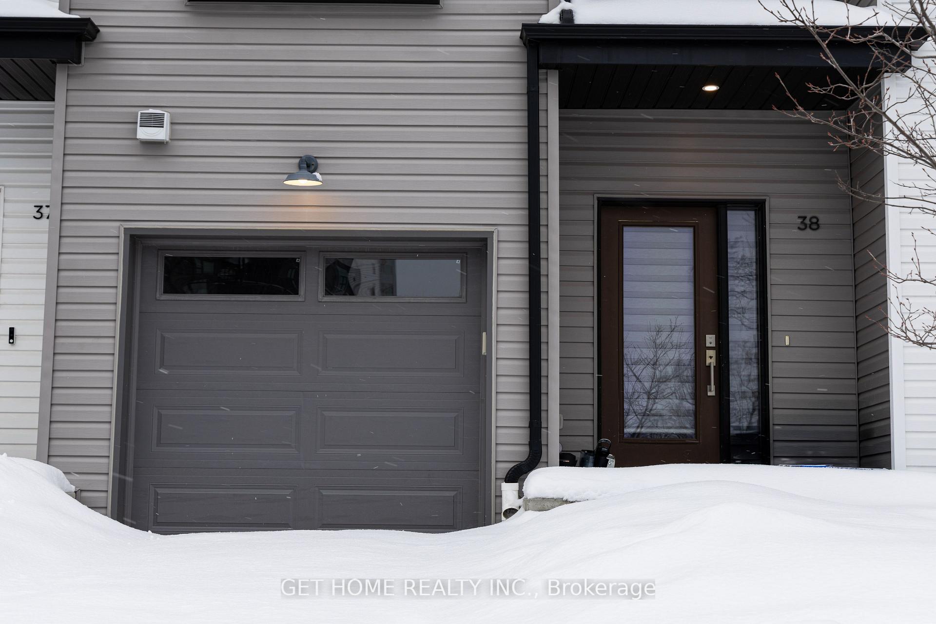 Photo 3 of Unit 38, 110 Fergus Avenue, Kitchener, Stanley Park — HOMEH