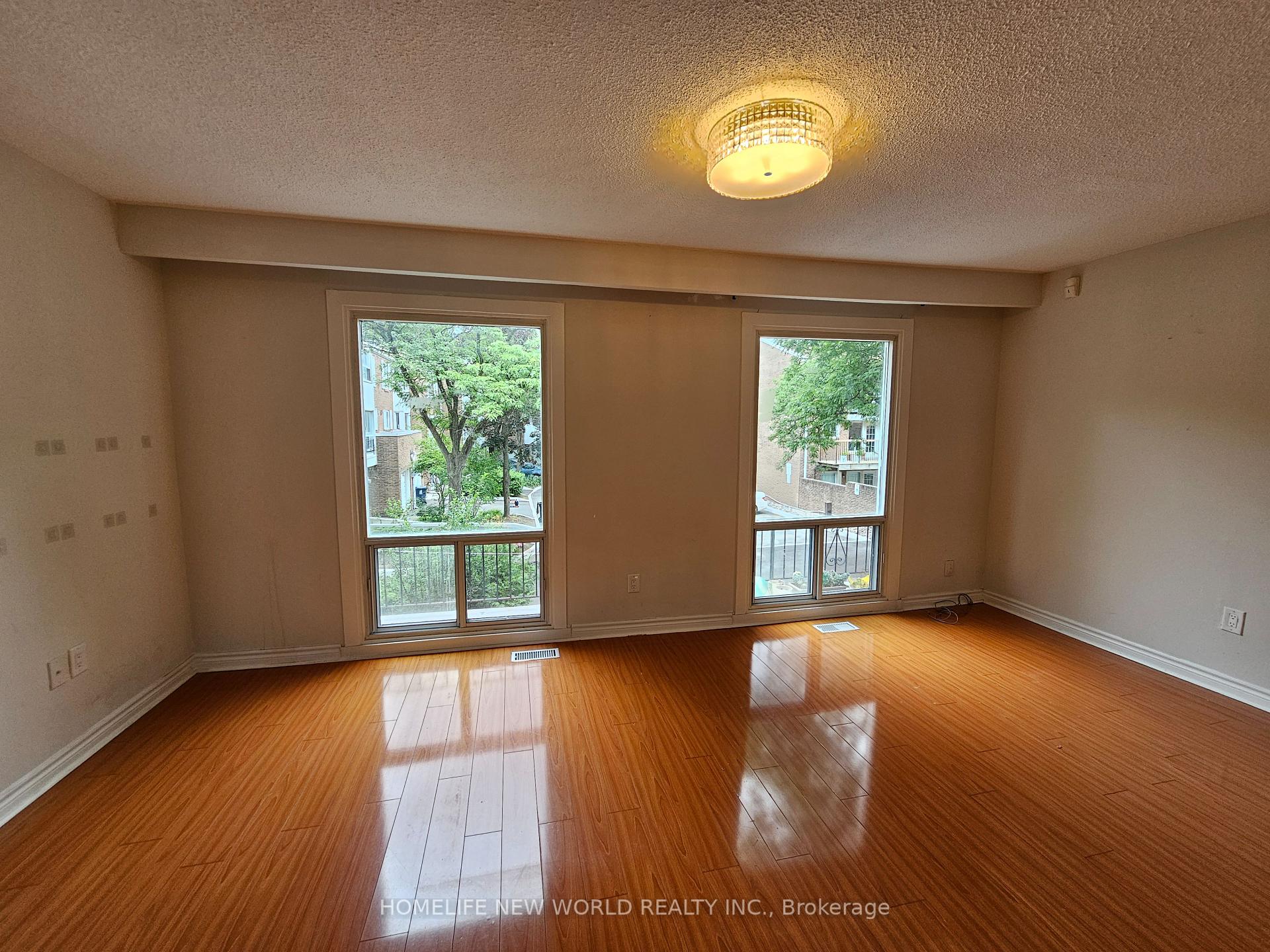 Photo 16 of 36 Thimble Berry Way, North York, Hillcrest Village — HOMEH