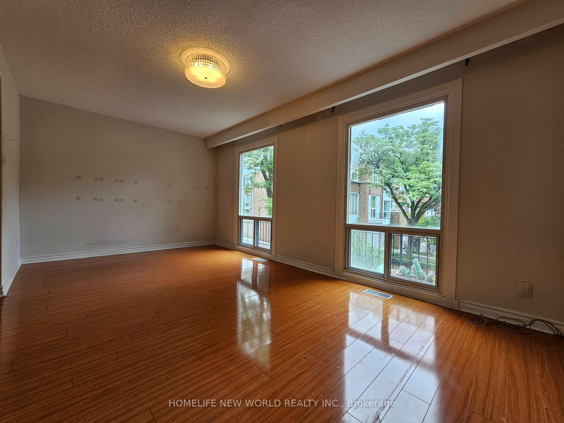 Photo 17 of 36 Thimble Berry Way, North York, Hillcrest Village — HOMEH